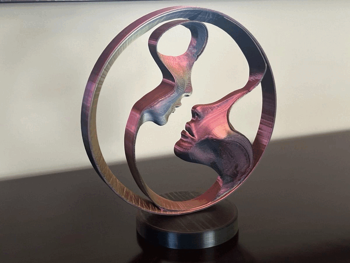 [Lovers Kiss Statuette] مجسم فني حديث